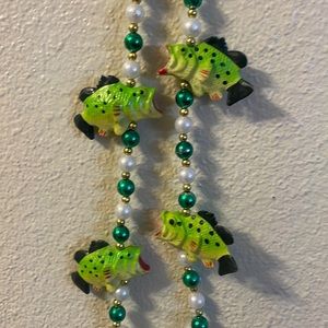 Mardi Gras large mouth “bass” necklace beads 20”